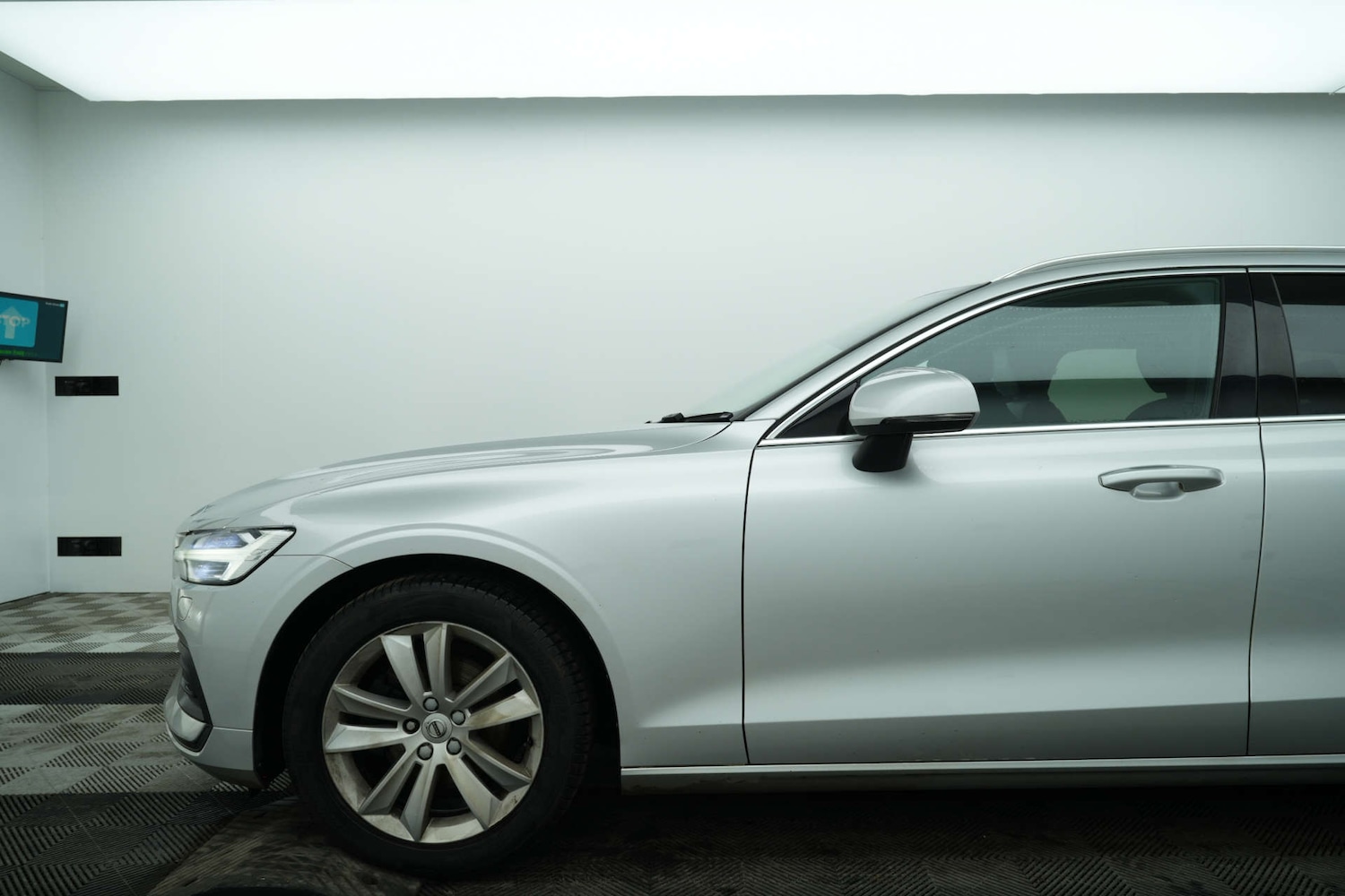Used Volvo V60 2018 for sale - 78063305: Photo 6
