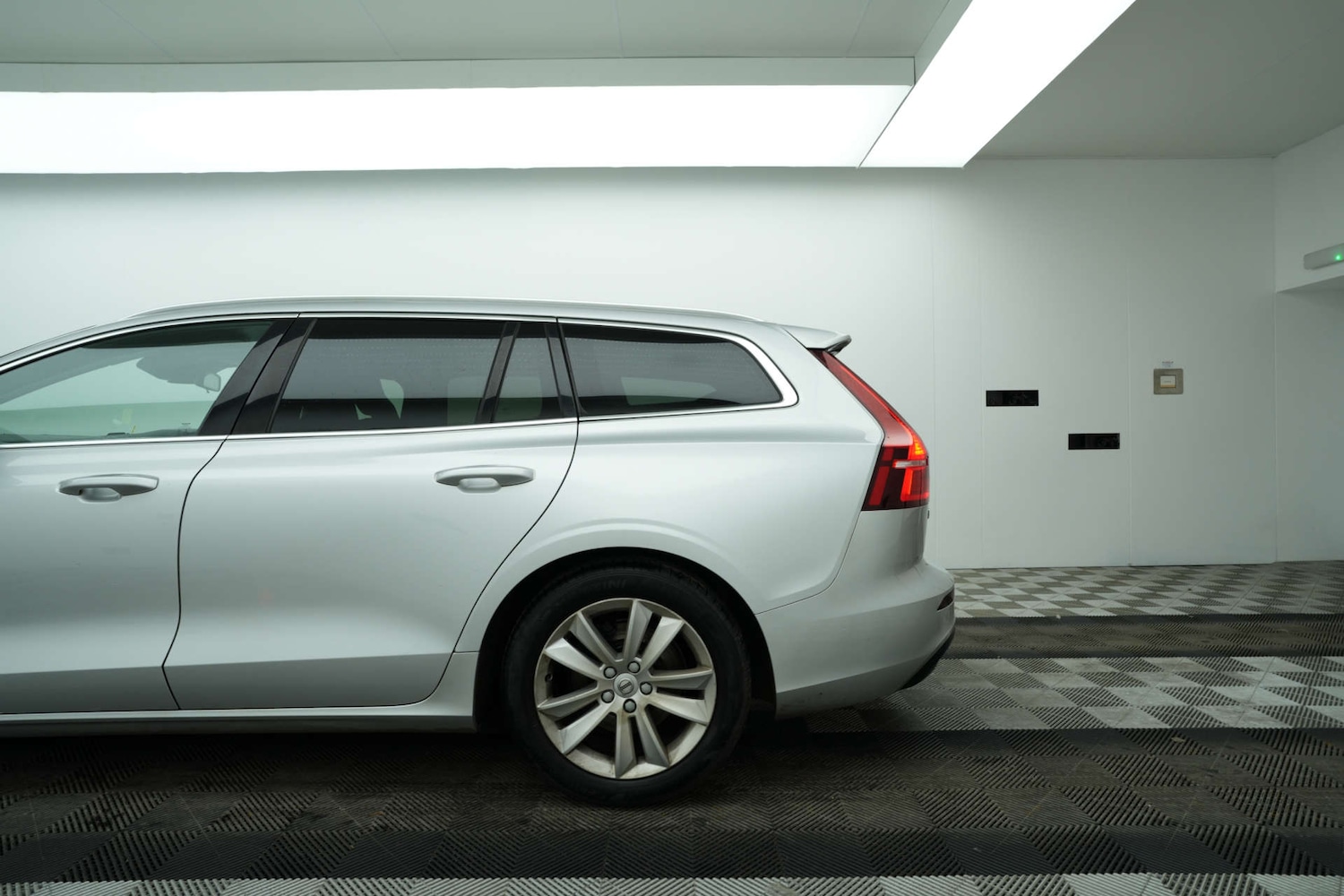 Used Volvo V60 2018 for sale - 78063305: Photo 7