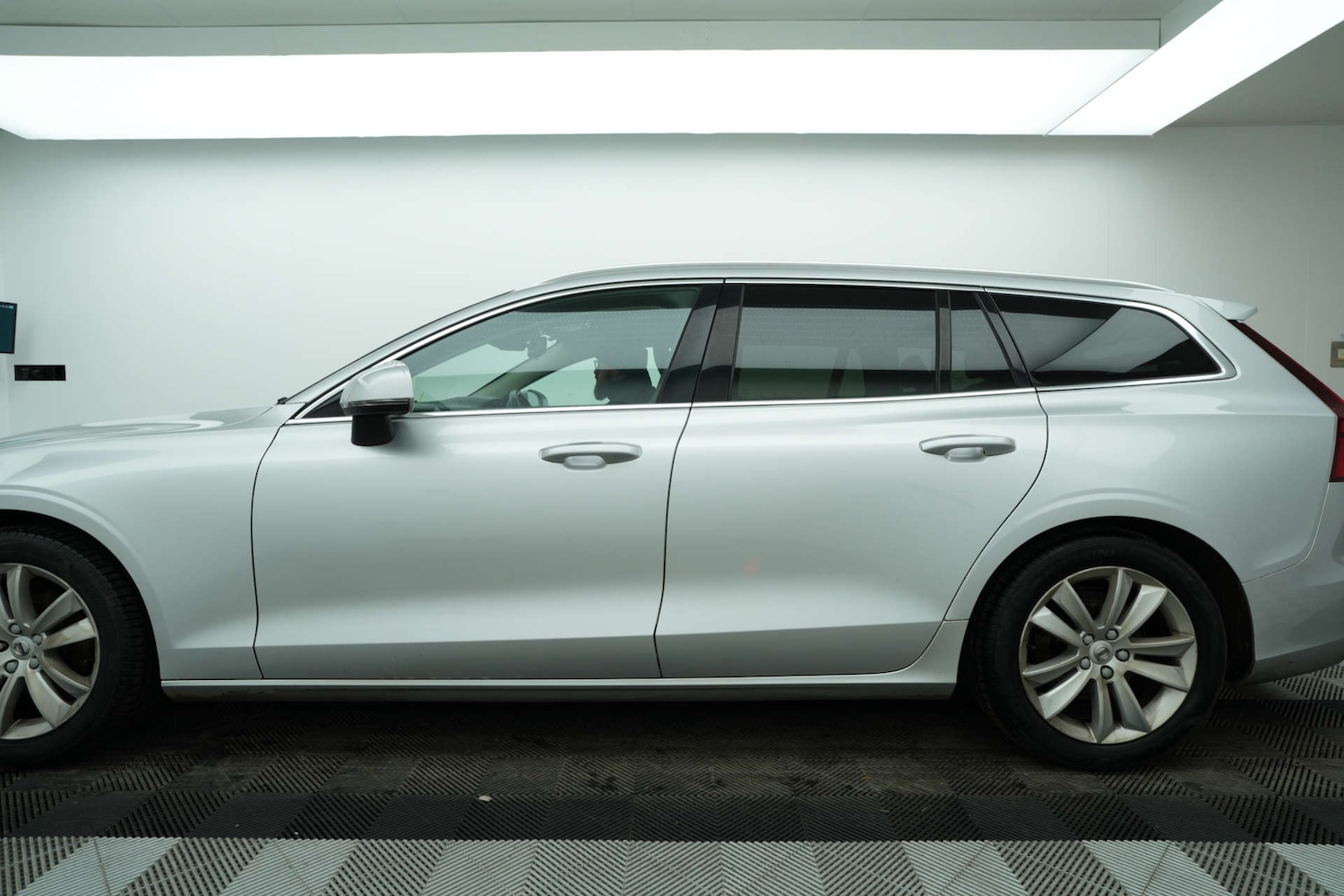Used Volvo V60 2018 for sale - 78063305: Photo 8