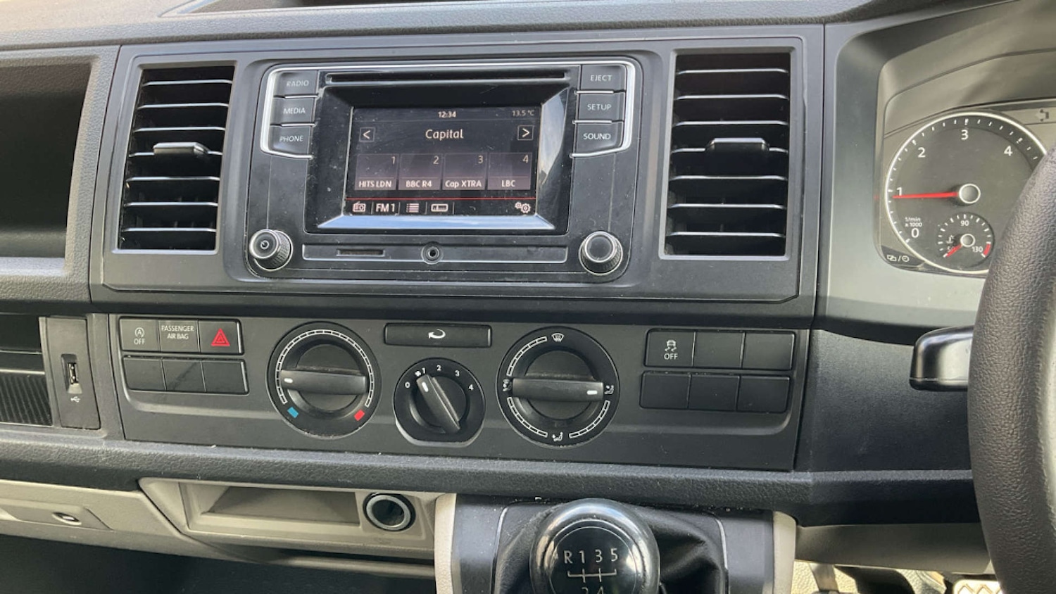 Used Volkswagen Transporter 2019 for sale - 78020624: Photo 12