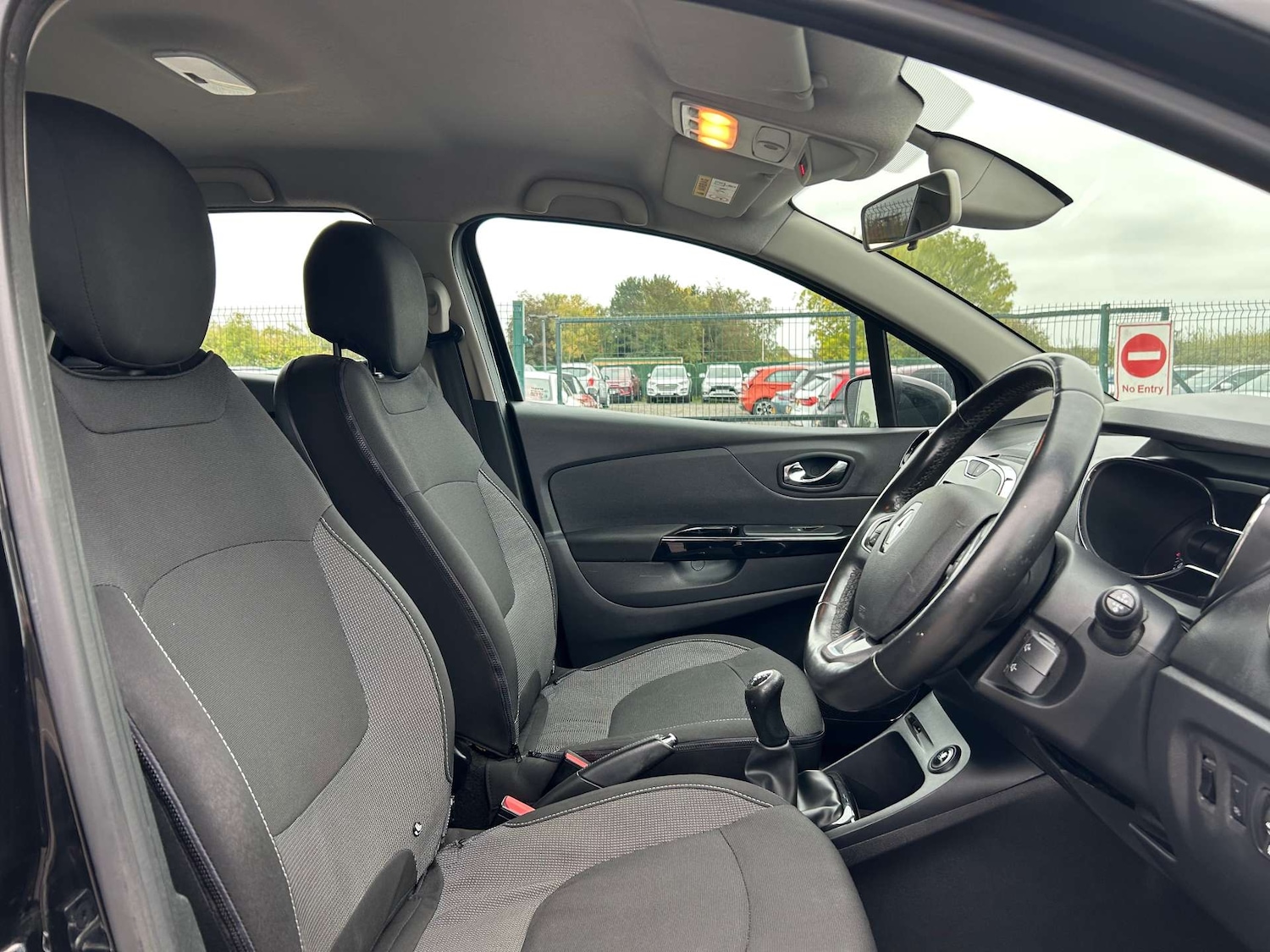 Used Renault Captur 2017 for sale - 77395376: Photo 42