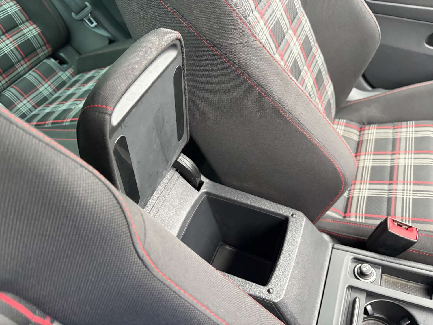 Used Volkswagen Golf 2014 for sale - 77707533: Photo 44