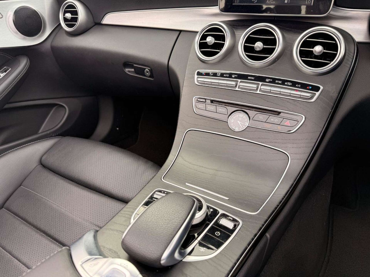 Used Mercedes-Benz C Class 2018 for sale - 76278535: Photo 35