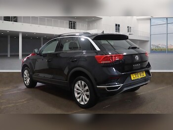 Used Volkswagen T-Roc 2018 for sale - 76223003: Photo