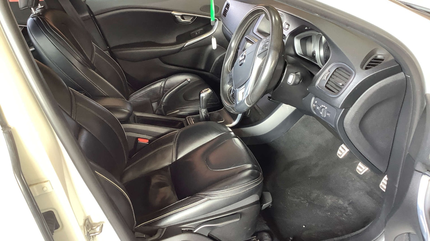 Used Volvo V40 2017 for sale - 78020623: Photo 10