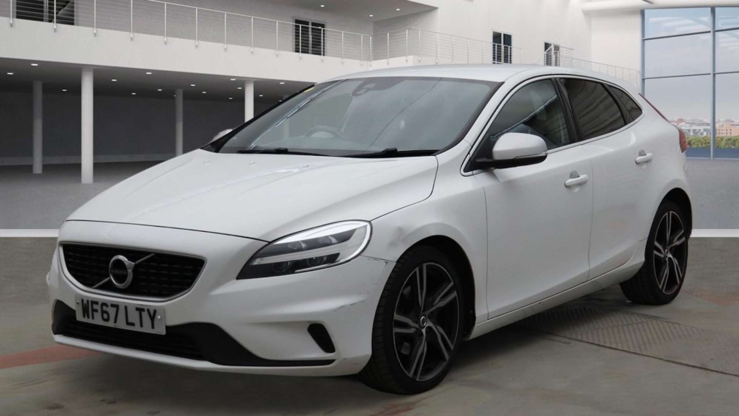 Used Volvo V40 2017 for sale - 78020623: Photo 3