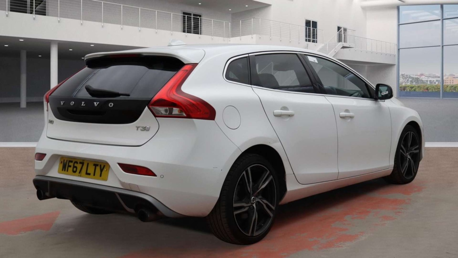 Used Volvo V40 2017 for sale - 78020623: Photo 5