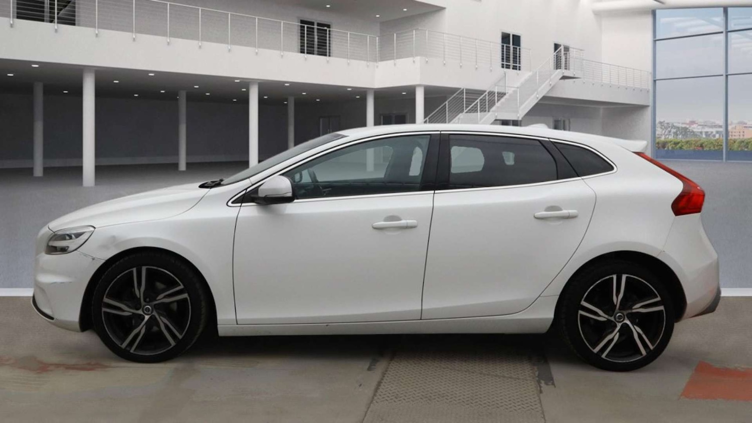 Used Volvo V40 2017 for sale - 78020623: Photo 7