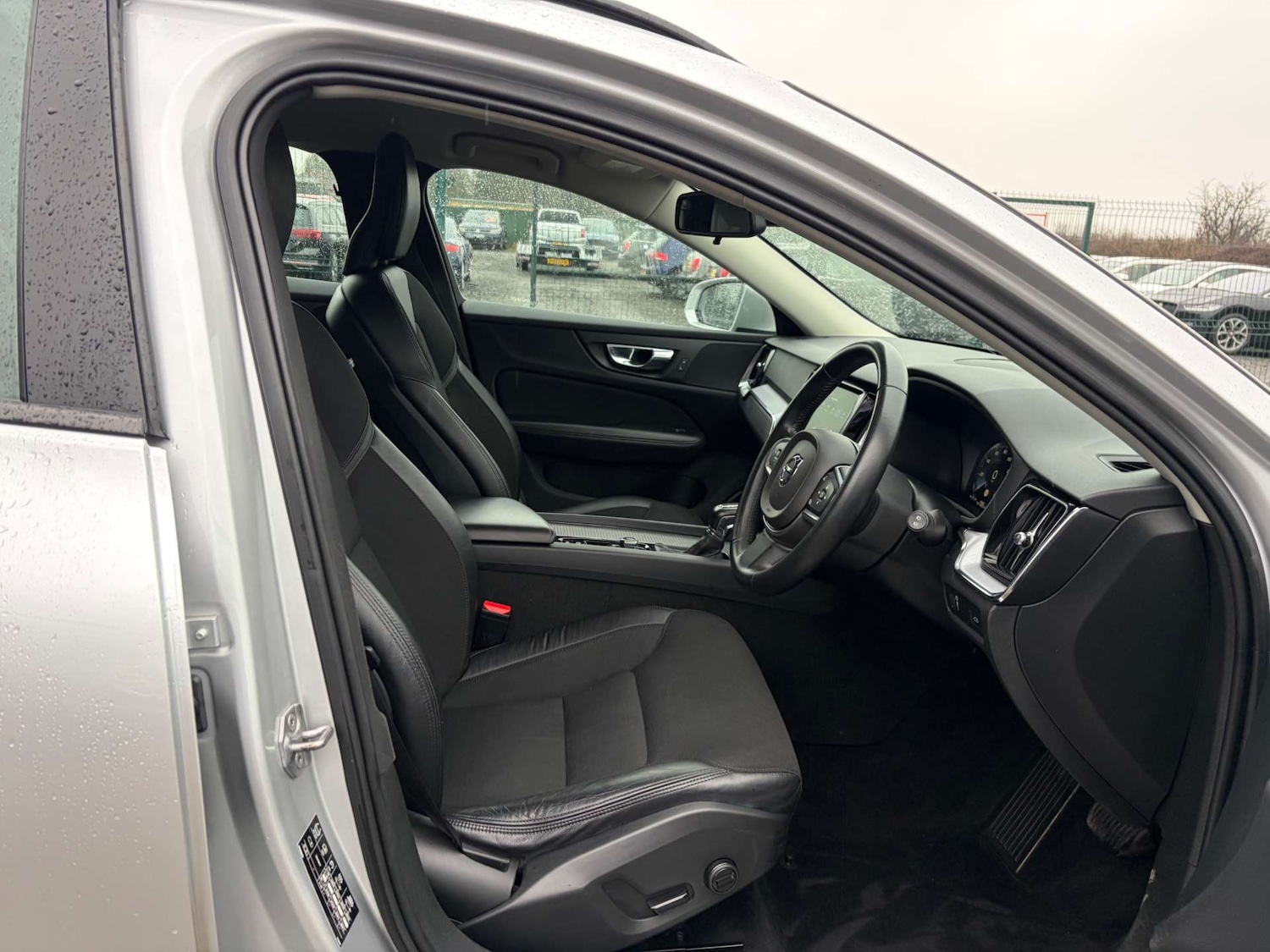 Used Volvo V60 2019 for sale - 77595702: Photo 38