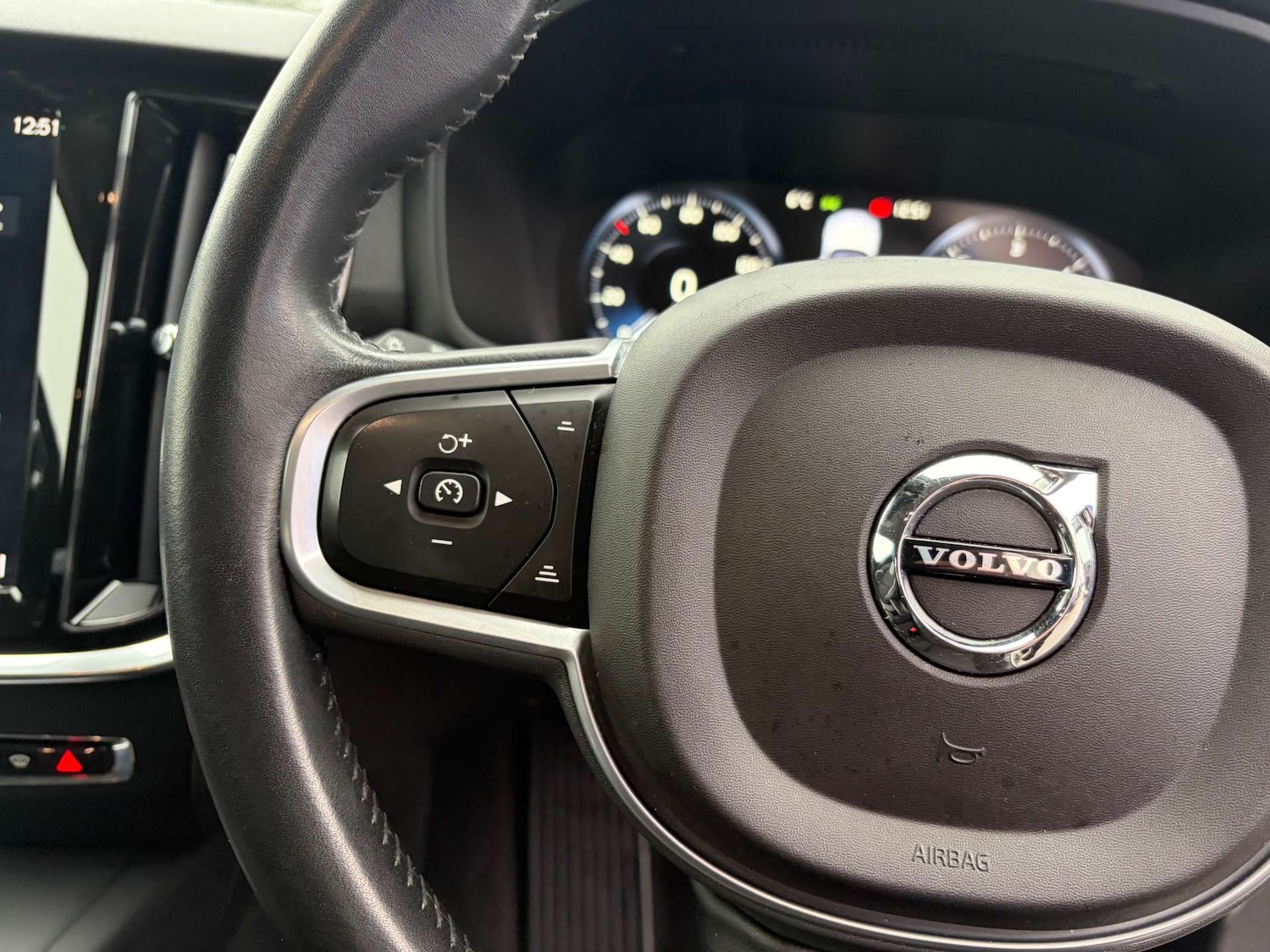 Used Volvo V60 2019 for sale - 77595702: Photo 42