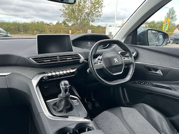Used Peugeot 5008 2018 for sale - 75979455: Photo