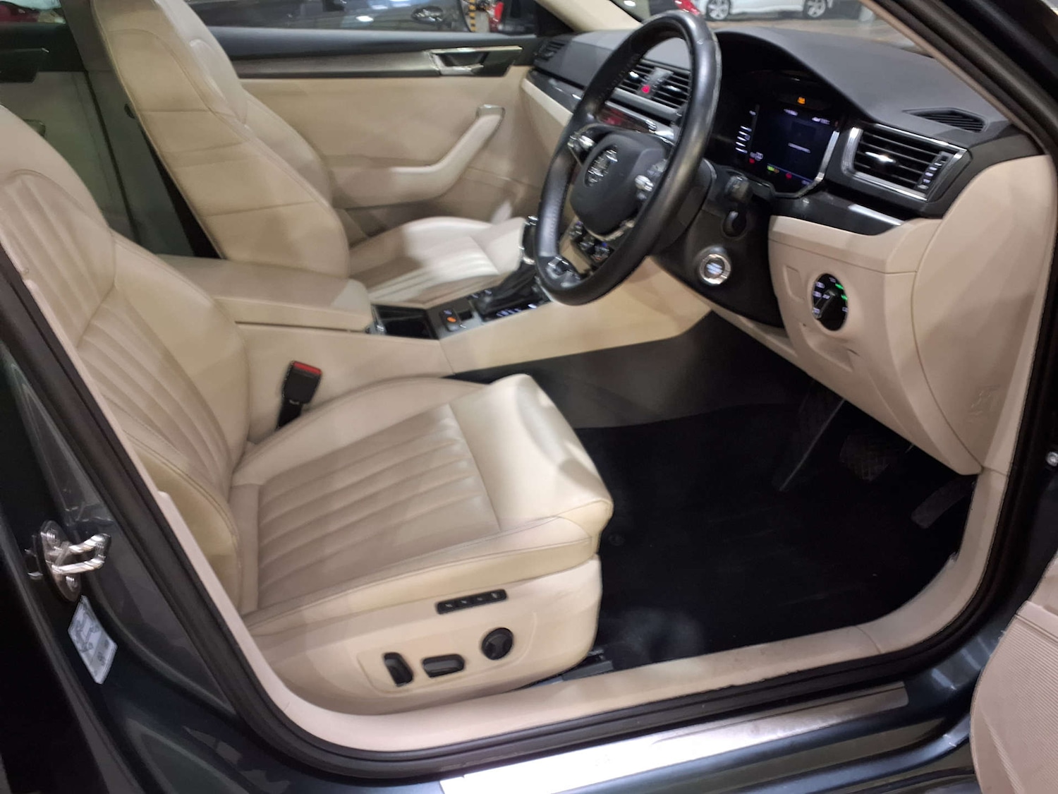 Used Skoda Superb 2021 for sale - 76829906: Photo 11