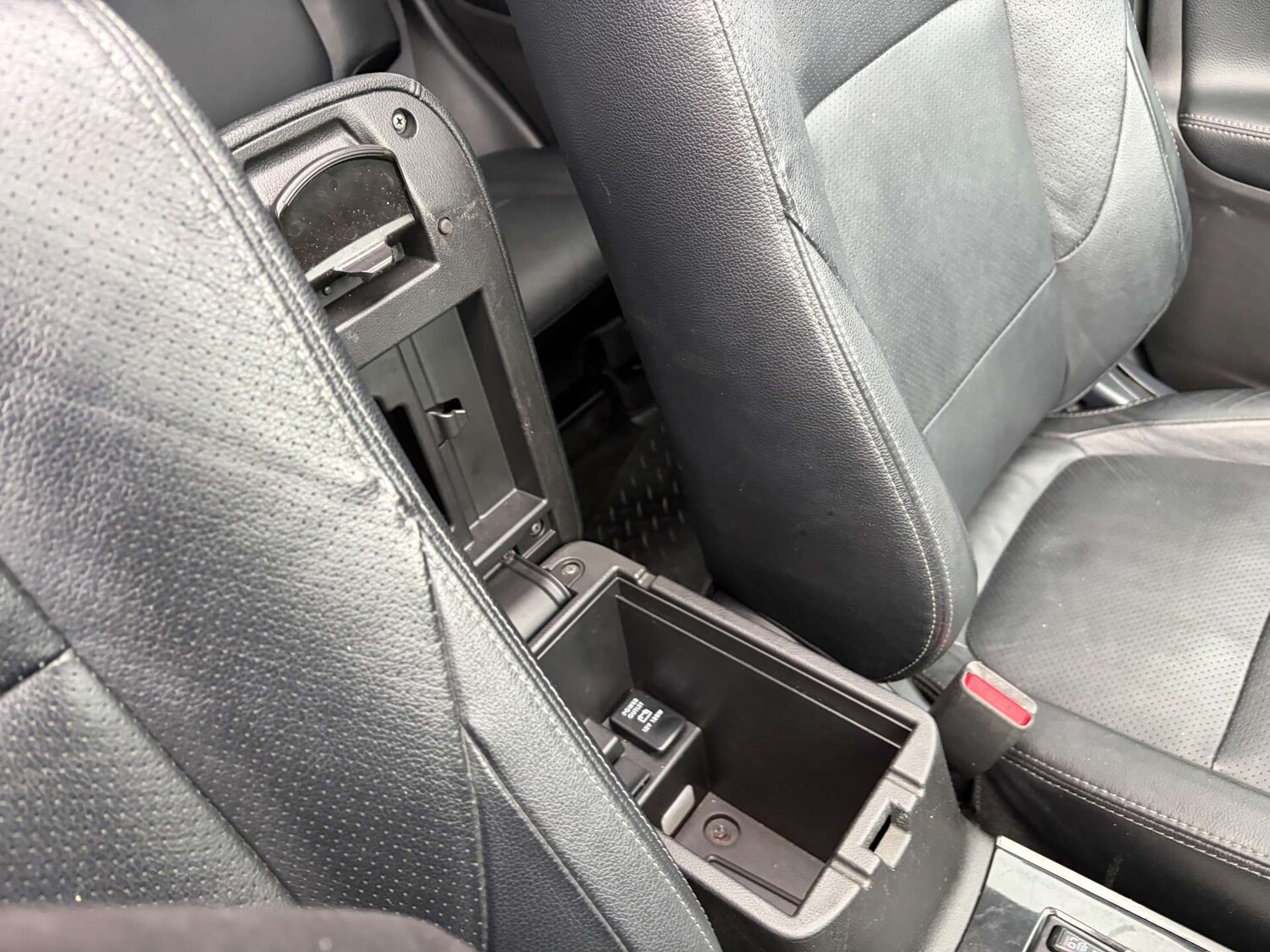 Used Mitsubishi Outlander 2018 for sale - 77470112: Photo 37