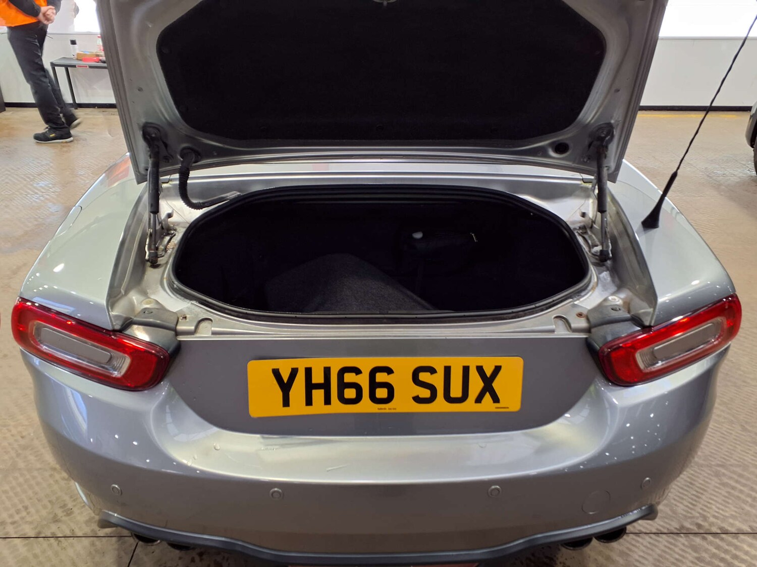 Used Abarth 124 Spider 2016 for sale - 77470119: Photo 17