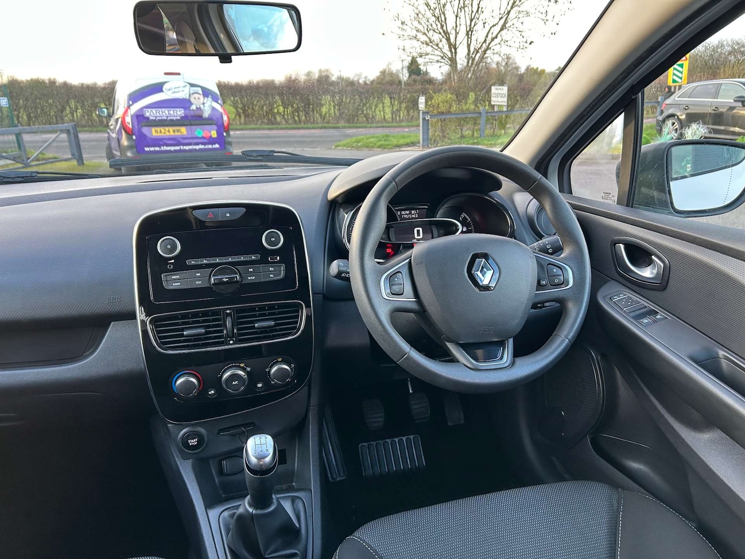 Used Renault Clio 2017 for sale - 76724022: Photo 2