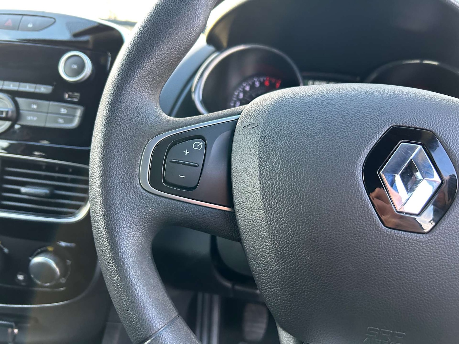 Used Renault Clio 2017 for sale - 76724022: Photo 42