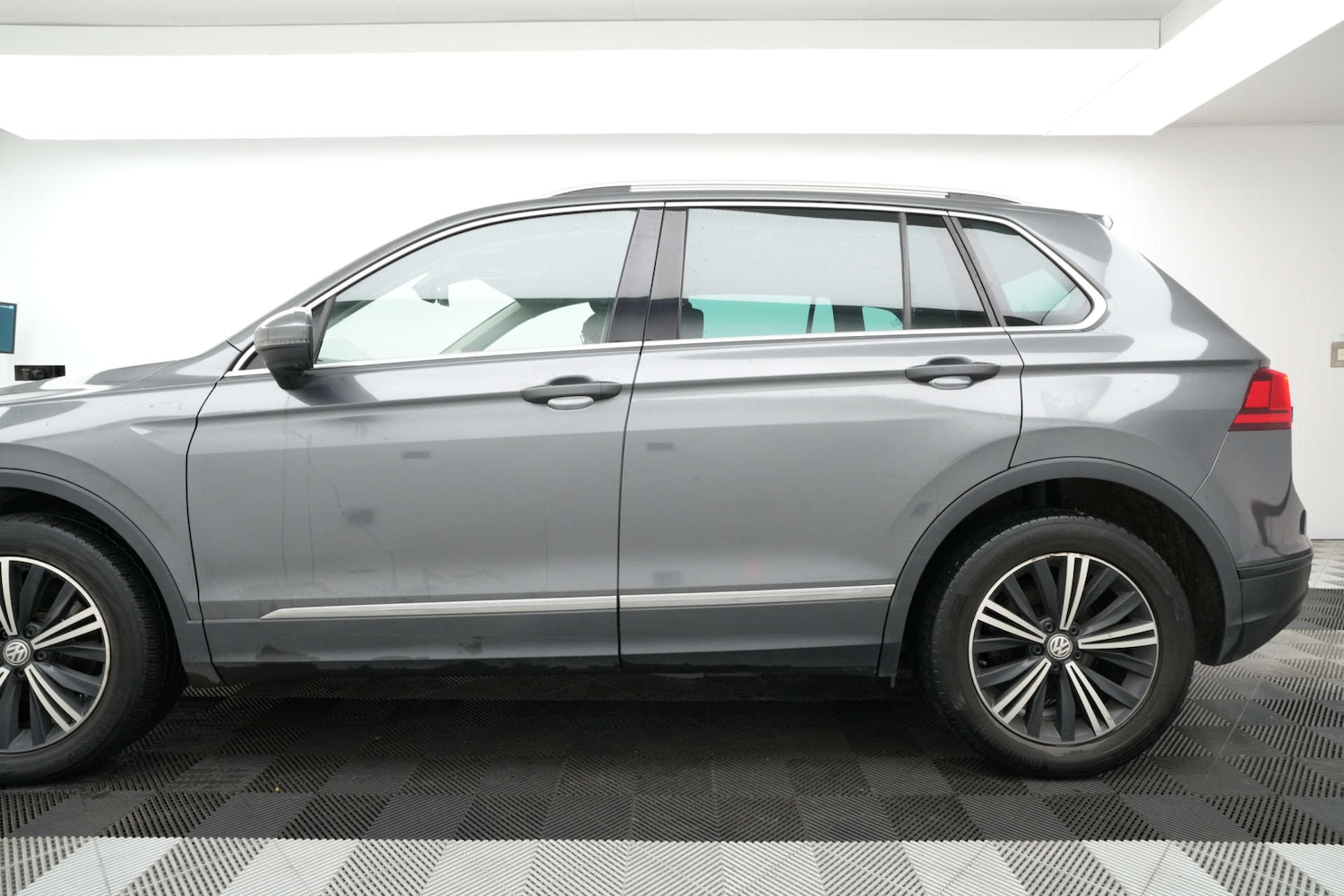 Used Volkswagen Tiguan 2018 for sale - 77163704: Photo 11
