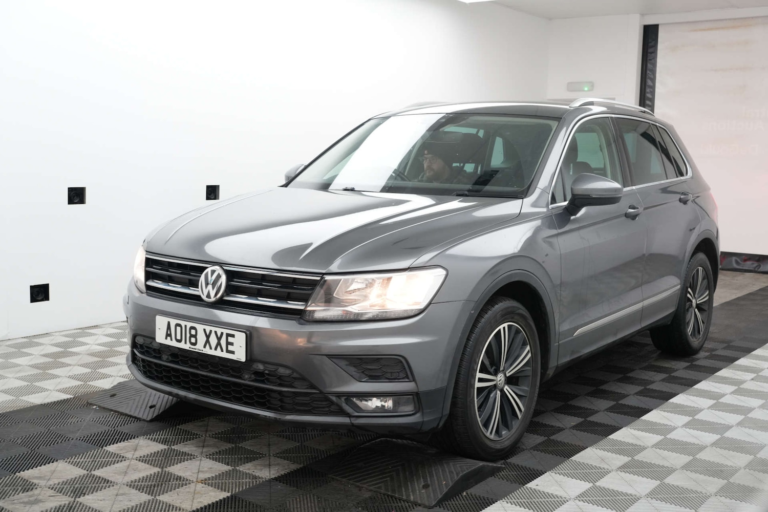 Used Volkswagen Tiguan 2018 for sale - 77163704: Photo 3