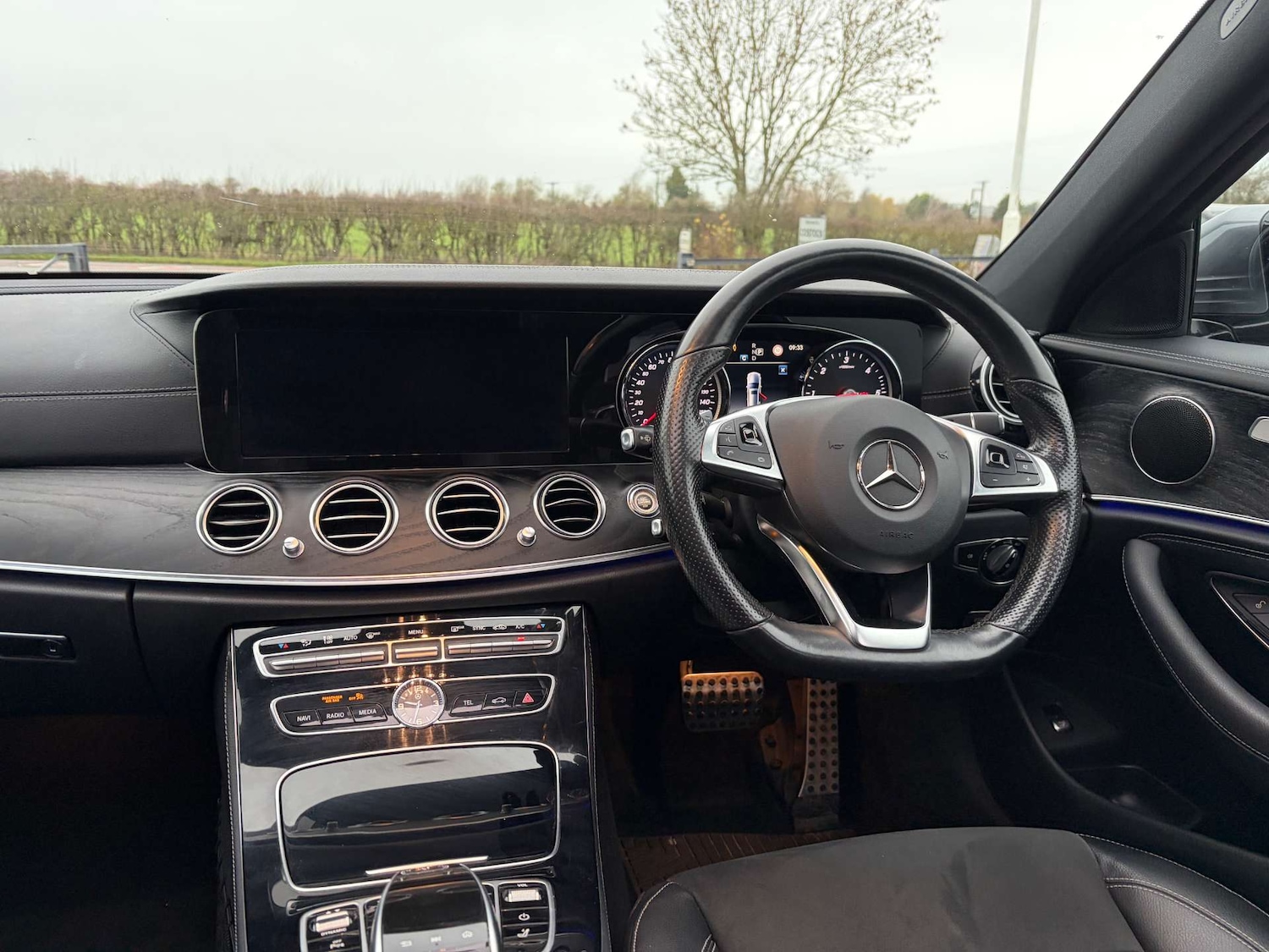 Used Mercedes-Benz E Class 2018 for sale - 76973926: Photo 2