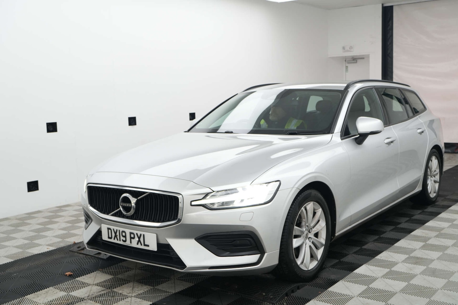 Used Volvo V60 2019 for sale - 77409806: Photo 3