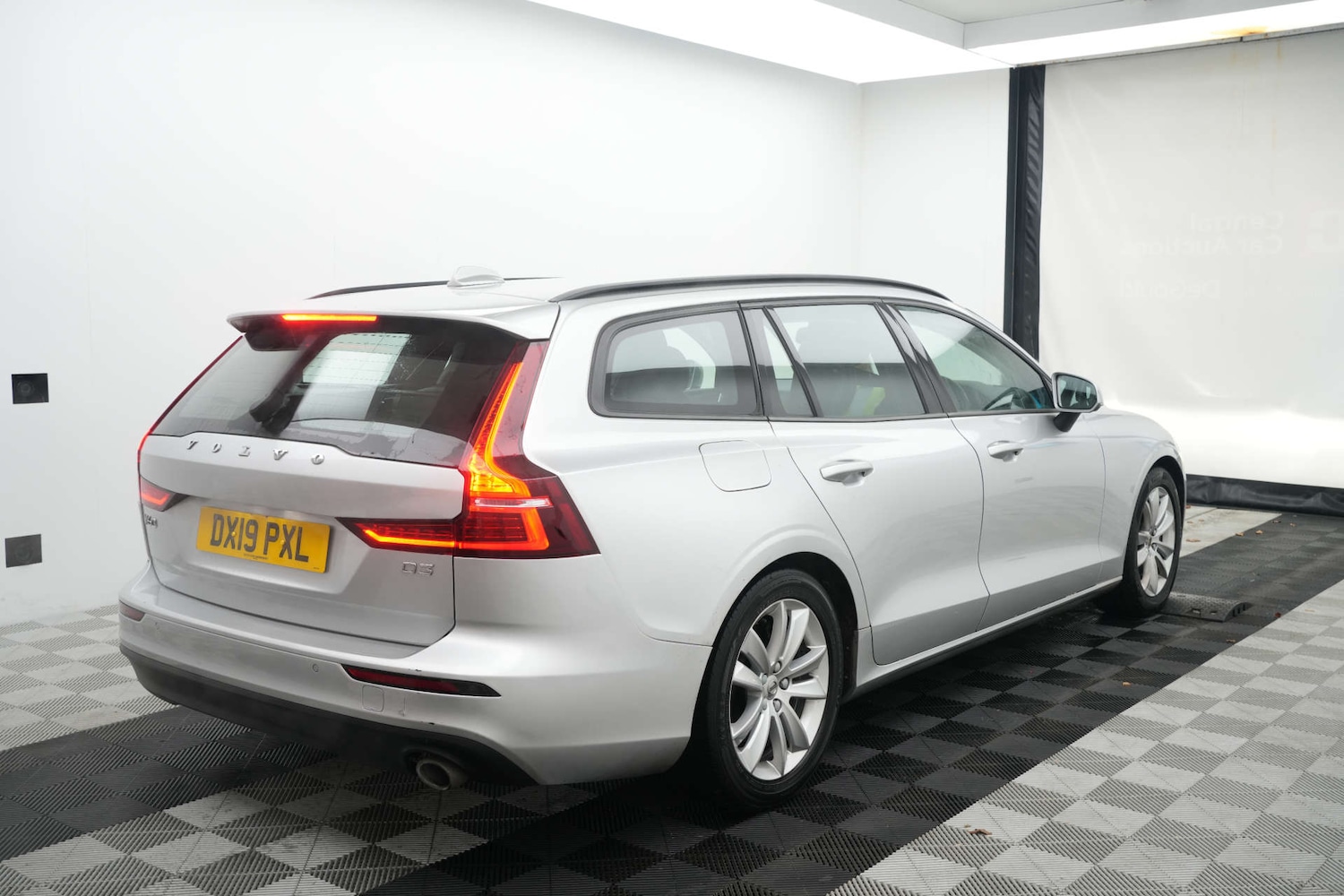 Used Volvo V60 2019 for sale - 77409806: Photo 4