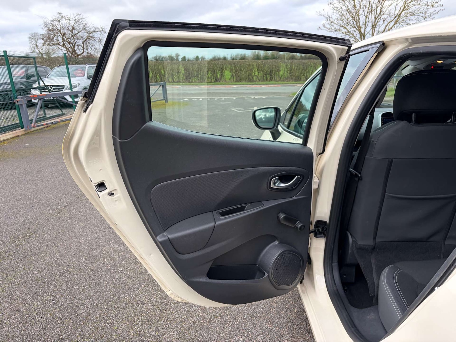 Used Renault Clio 2017 for sale - 77383436: Photo 19