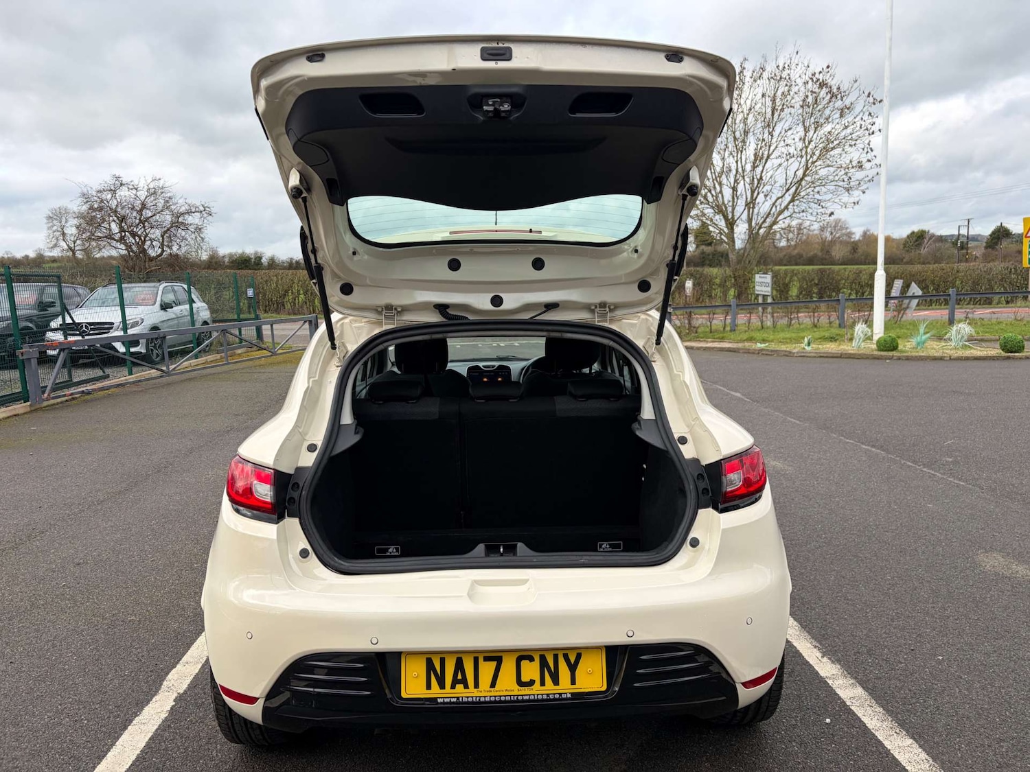 Used Renault Clio 2017 for sale - 77383436: Photo 24