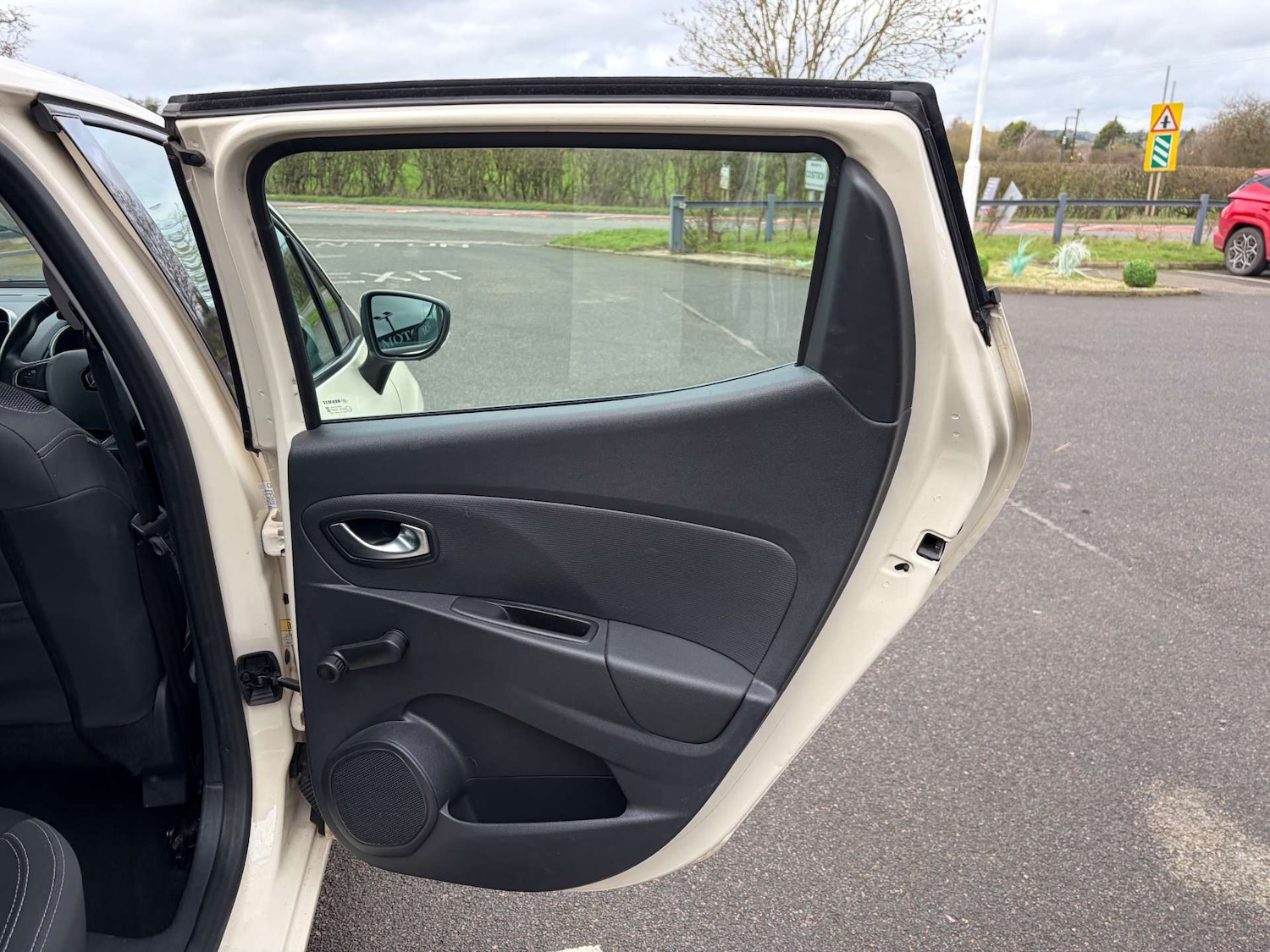 Used Renault Clio 2017 for sale - 77383436: Photo 27