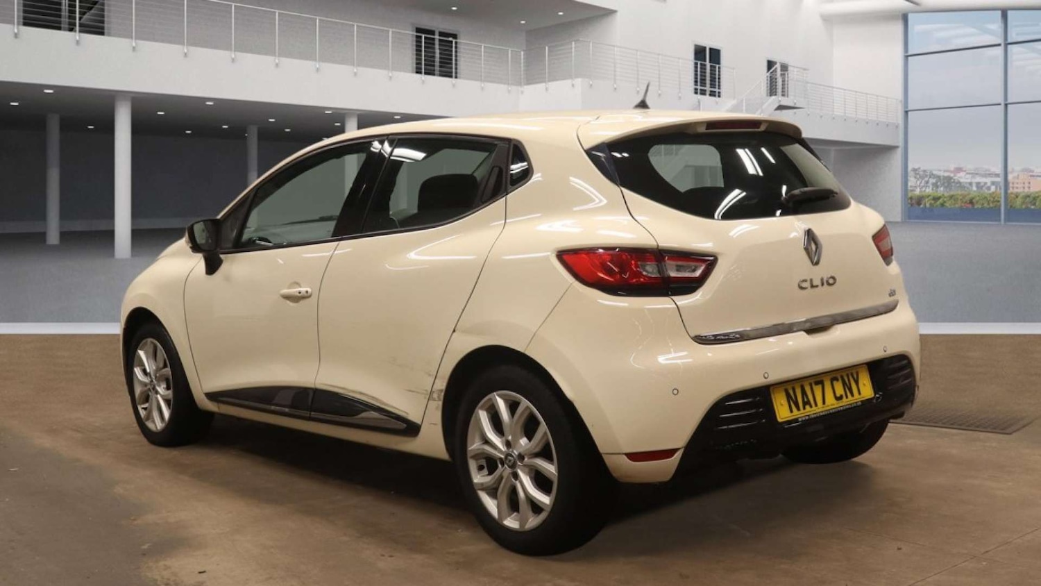 Used Renault Clio 2017 for sale - 77383436: Photo 4