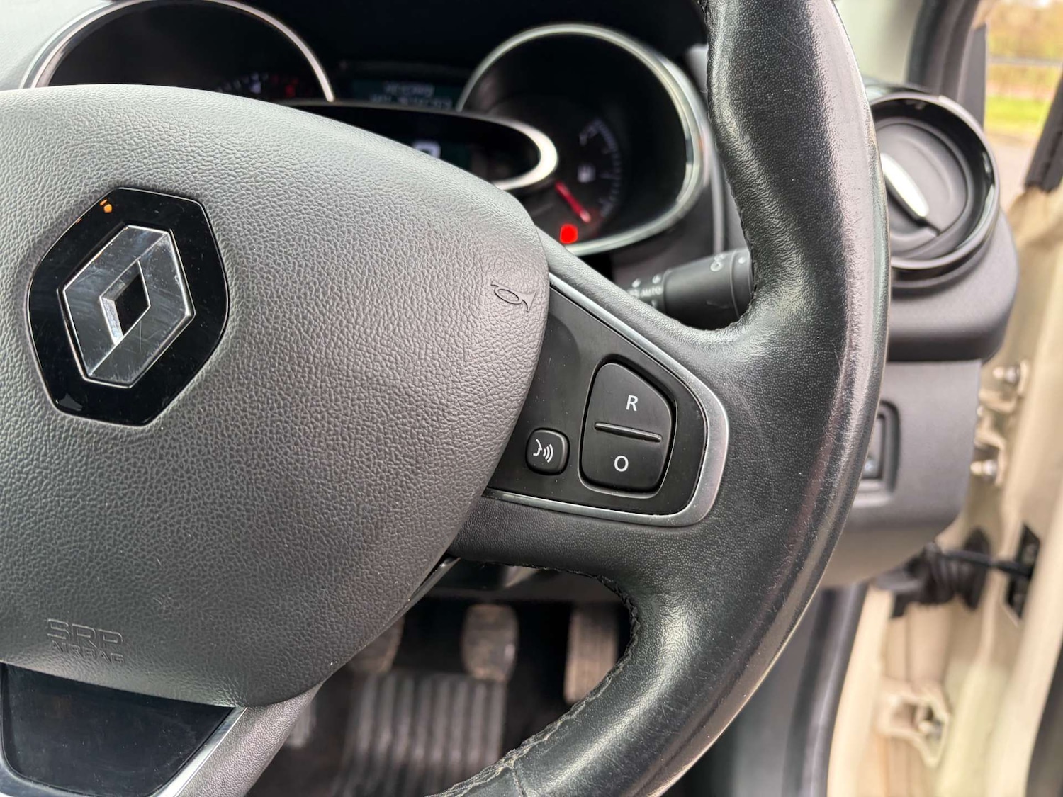 Used Renault Clio 2017 for sale - 77383436: Photo 41