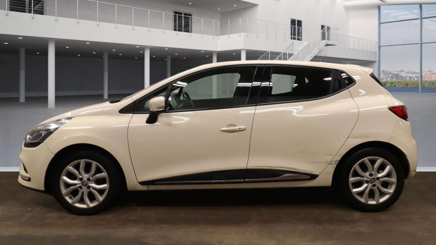 Used Renault Clio 2017 for sale - 77383436: Photo 7