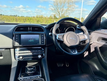 Used Jaguar F-Pace 2017 for sale - 78324637: Photo