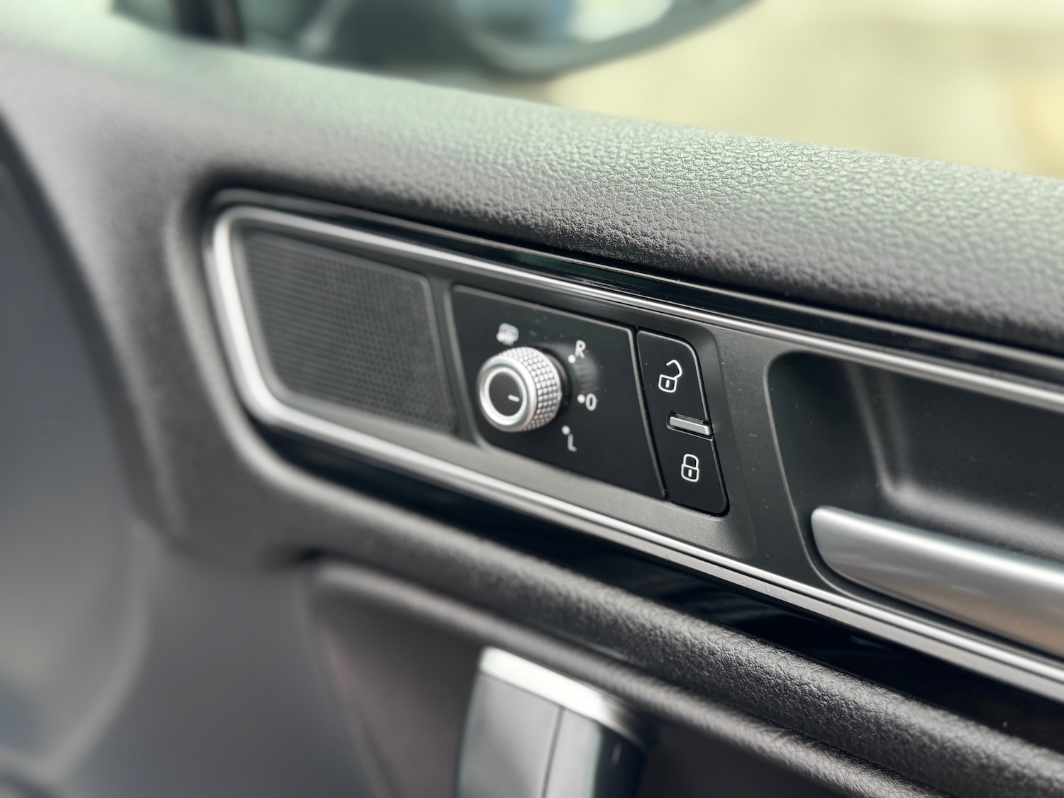 Used Volkswagen Touareg 2016 for sale - 77548383: Photo 24