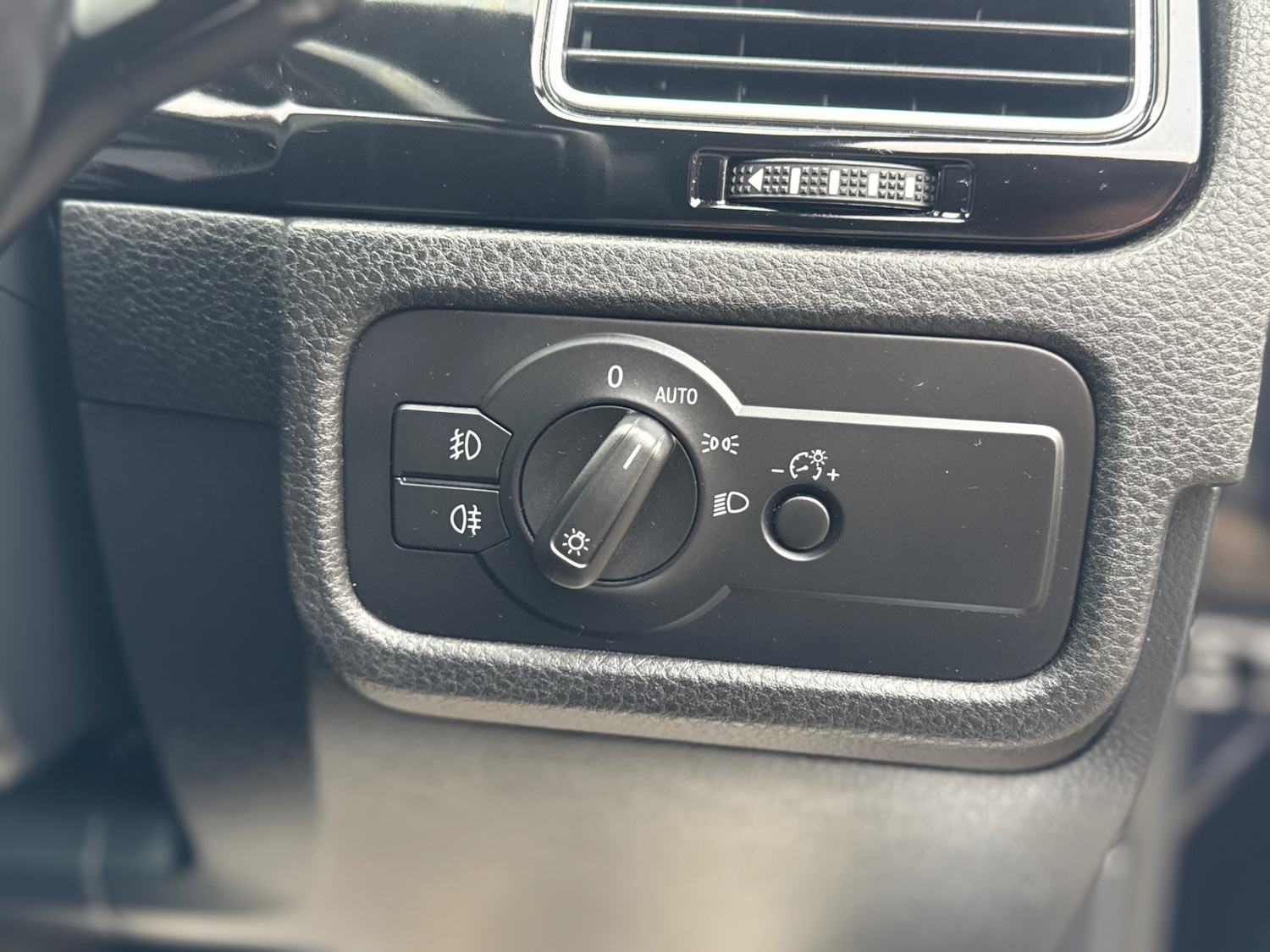 Used Volkswagen Touareg 2016 for sale - 77548383: Photo 31