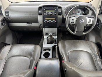 Used Nissan Navara 2010 for sale - 78853743: Photo