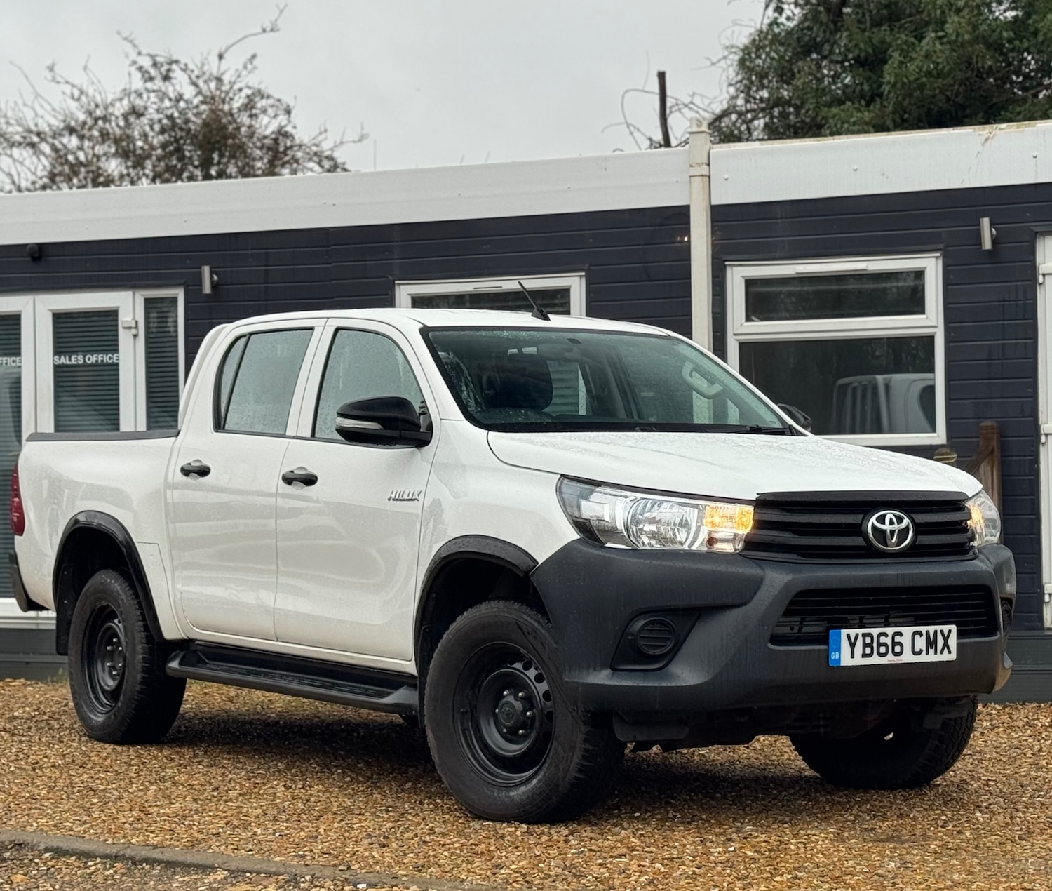 Used Toyota Hilux 2017 for sale - 77548417: Photo 2