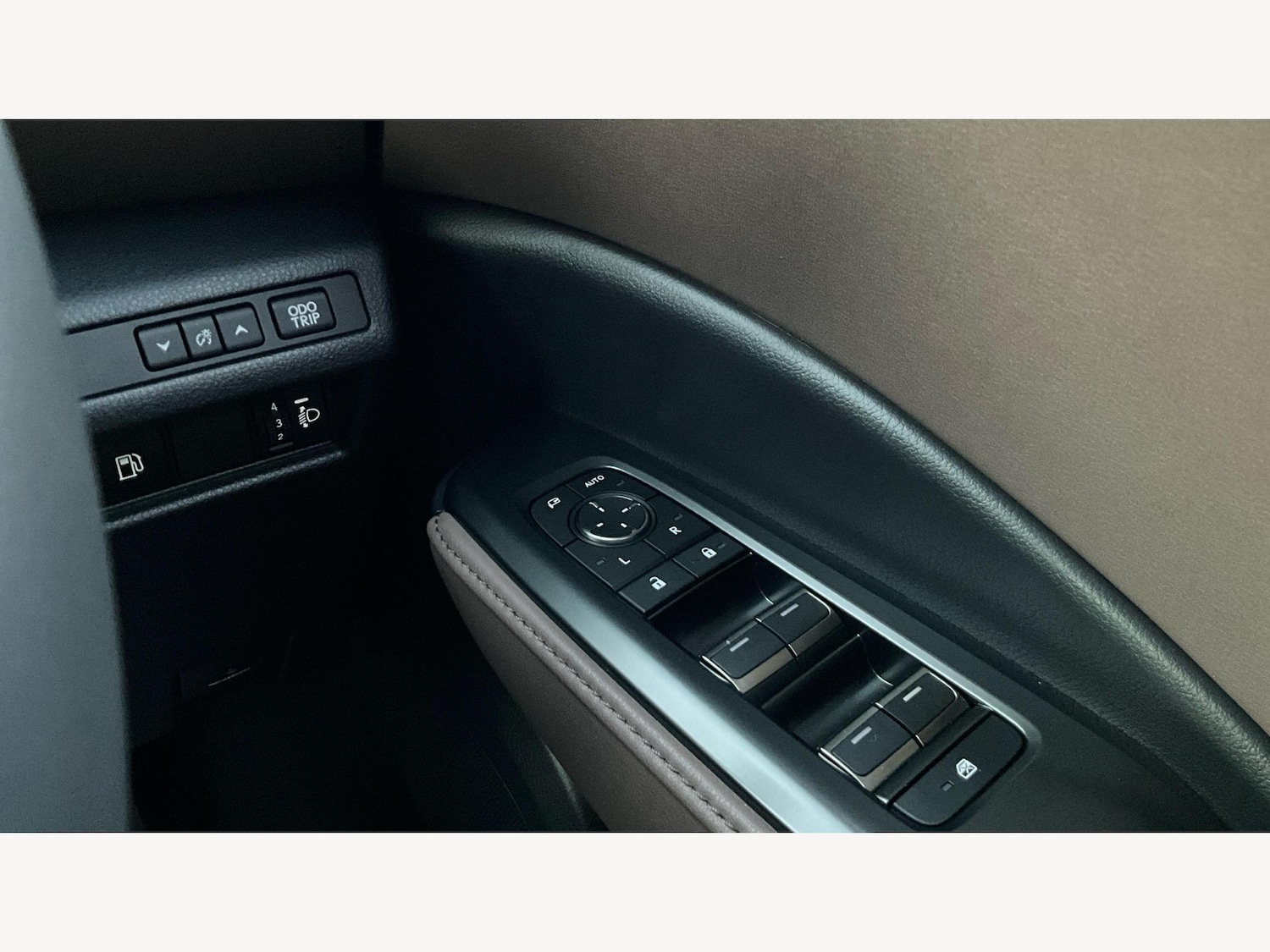 Used Lexus LBX 2024 for sale - 76935930: Photo 24