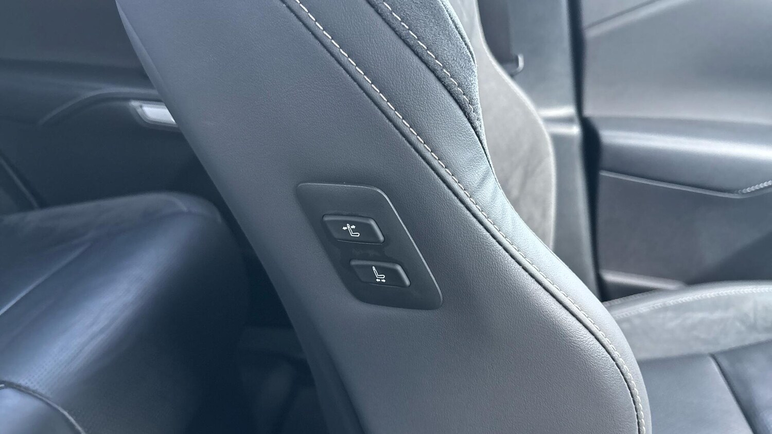 Used Lexus RX 2023 for sale - 76865167: Photo 46