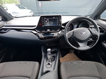 Used Toyota C-HR 2023 for sale - 78786502: Photo