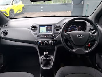 Used Hyundai i10 2018 for sale - 79061013: Photo