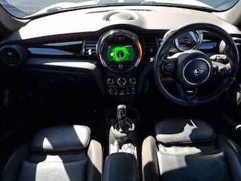 Used MINI Hatch 2019 for sale - 79343456: Photo