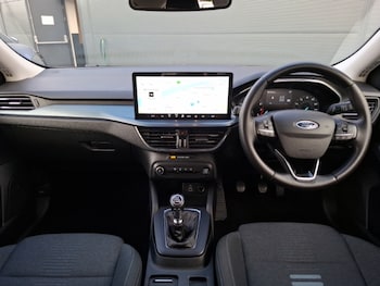 Used Ford Focus 2023 for sale - 76055059: Photo 2