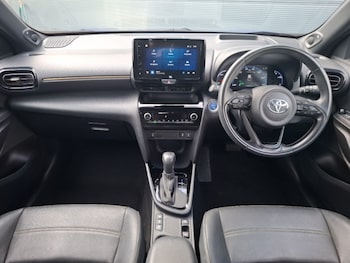 Used Toyota Yaris Cross 2022 for sale - 76160736: Photo 2