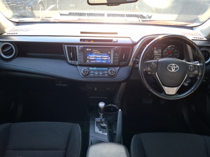 Used Toyota RAV4 2018 for sale - 76393185: Photo 2