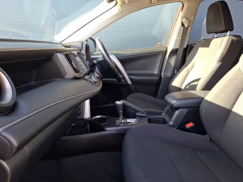 Used Toyota RAV4 2018 for sale - 76393185: Photo 5