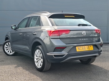 Used Volkswagen T-Roc 2019 for sale - 75775226: Photo