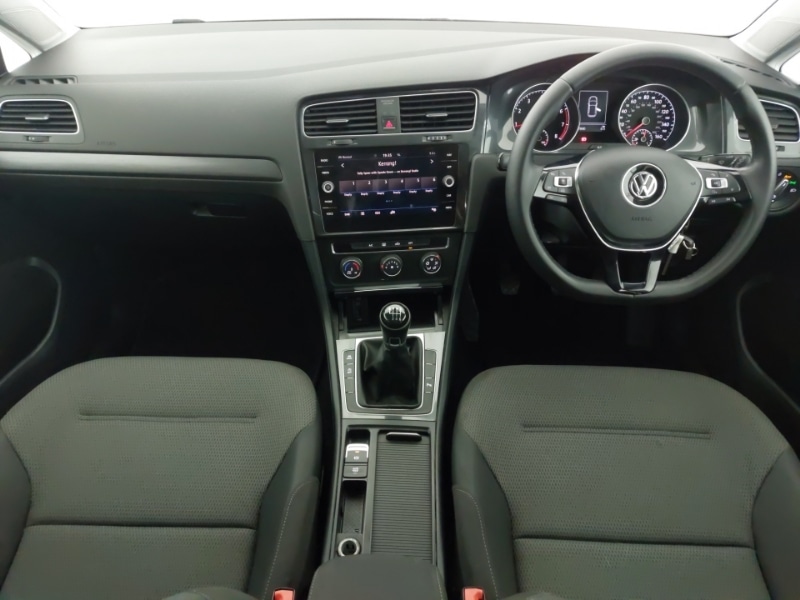 Used Volkswagen Golf 2017 for sale - 77385825: Photo 2