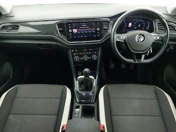 Used Volkswagen T-Roc 2018 for sale - 77908055: Photo