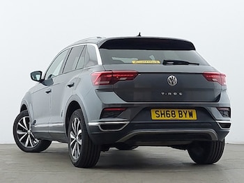 Used Volkswagen T-Roc 2018 for sale - 77908055: Photo