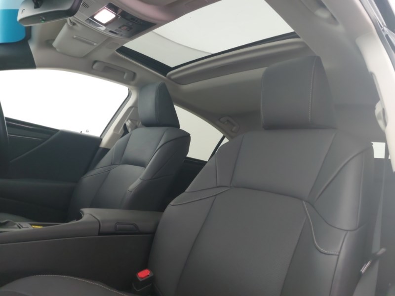 2022 Lexus ES 300h 2.5 4dr CVT Saloon Hybrid Automatic - Picture 12 of 19